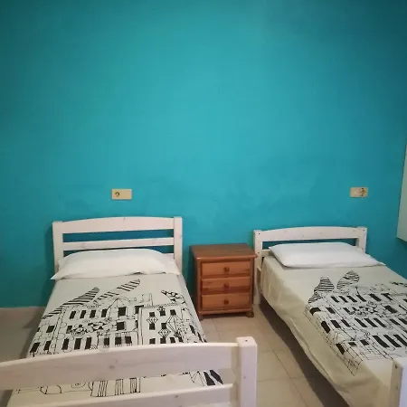 Surfhouse Famara Gasthof 2*