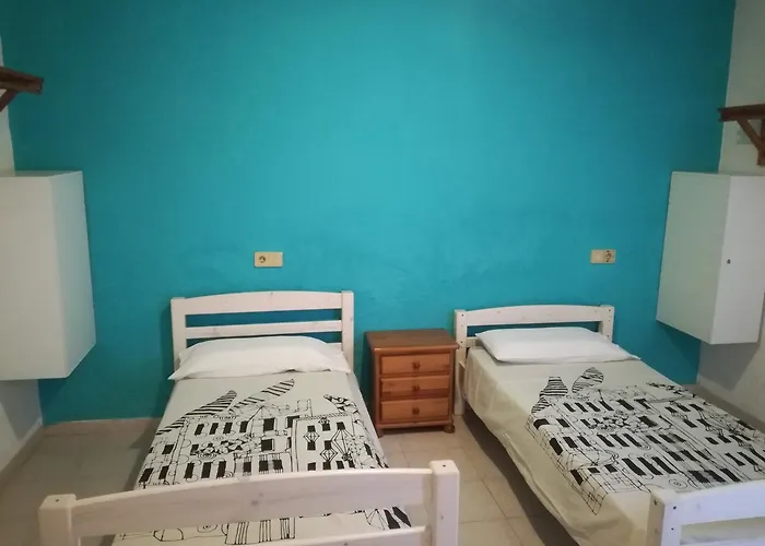 Surfhouse Famara 게스트하우스 2*