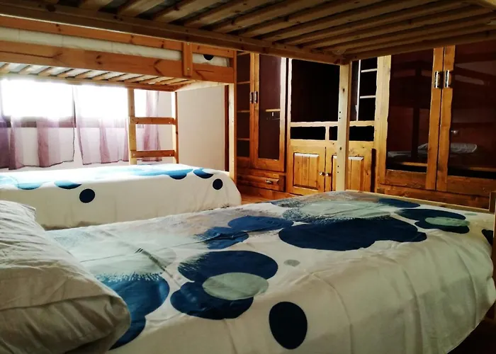 Surfhouse Famara 게스트하우스 2*